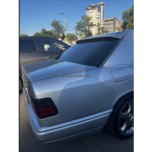 Спойлер на заднее стекло Mercedes-Benz W124