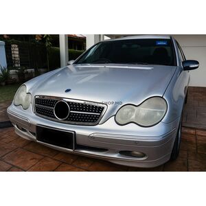 Передняя решетка Diamond Silver Mercedes C-class W203 2000-2007 гг.