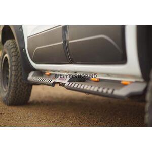 Боковые пороги Dakar V2 с LED (2 шт, металл) Volkswagen Amarok 2010-2022 гг.
